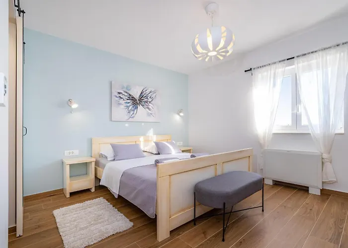 Beautiful In With Sauna Feriehus Sukošan